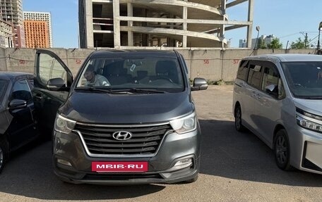 Hyundai Grand Starex Grand Starex I рестайлинг 2, 2019 год, 2 500 000 рублей, 9 фотография