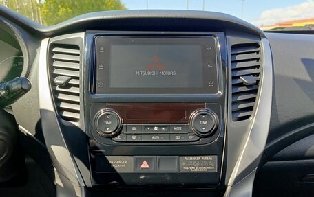 Mitsubishi Pajero Sport III рестайлинг, 2017 год, 3 108 600 рублей, 15 фотография