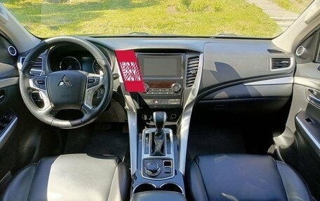 Mitsubishi Pajero Sport III рестайлинг, 2017 год, 3 108 600 рублей, 14 фотография