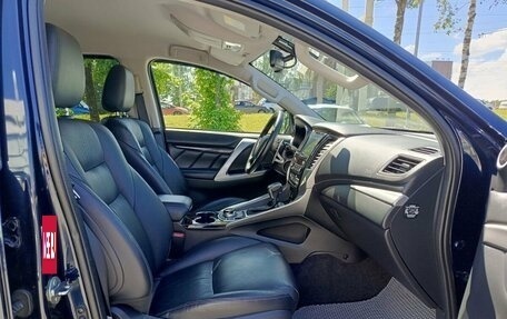 Mitsubishi Pajero Sport III рестайлинг, 2017 год, 3 108 600 рублей, 11 фотография