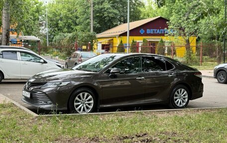 Toyota Camry, 2018 год, 2 230 000 рублей, 7 фотография