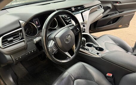 Toyota Camry, 2018 год, 2 230 000 рублей, 14 фотография