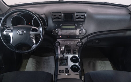 Toyota Highlander III, 2012 год, 2 269 000 рублей, 10 фотография