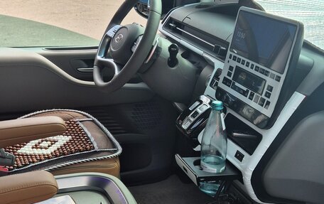 Hyundai Staria, 2023 год, 7 000 000 рублей, 3 фотография
