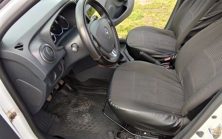 Renault Sandero II рестайлинг, 2014 год, 1 000 000 рублей, 17 фотография