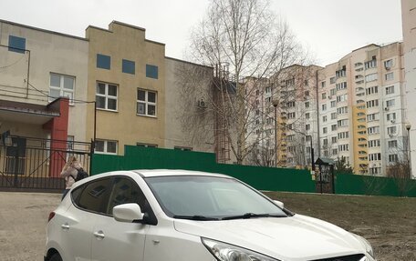 Hyundai ix35 I рестайлинг, 2013 год, 1 000 000 рублей, 2 фотография