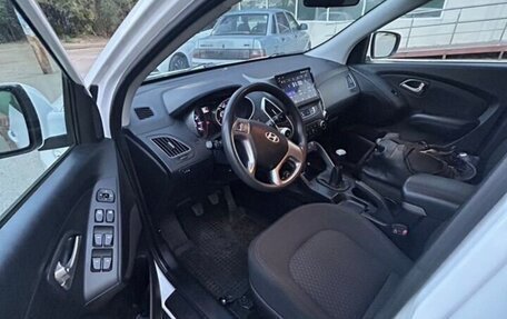 Hyundai ix35 I рестайлинг, 2013 год, 1 000 000 рублей, 12 фотография