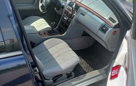 Mercedes-Benz E-Класс, 1997 год, 335 000 рублей, 7 фотография
