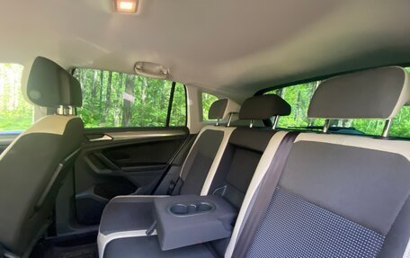 Volkswagen Tiguan II, 2019 год, 2 500 000 рублей, 3 фотография