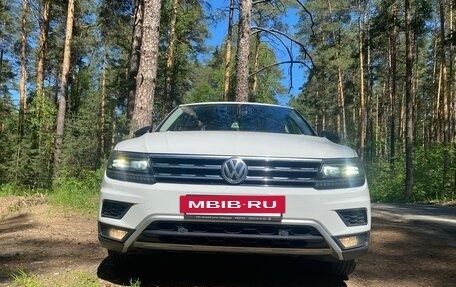 Volkswagen Tiguan II, 2019 год, 2 500 000 рублей, 14 фотография