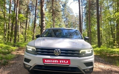 Volkswagen Tiguan II, 2019 год, 2 500 000 рублей, 2 фотография