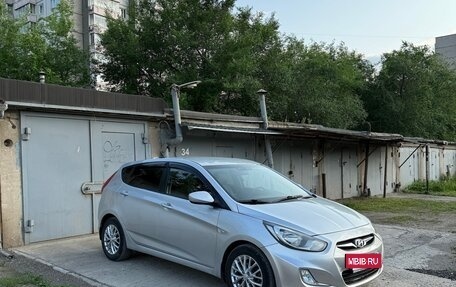 Hyundai Solaris II рестайлинг, 2013 год, 670 000 рублей, 2 фотография