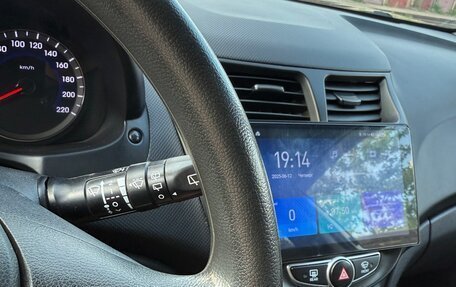 Hyundai Solaris II рестайлинг, 2013 год, 670 000 рублей, 10 фотография