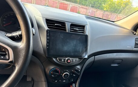 Hyundai Solaris II рестайлинг, 2013 год, 670 000 рублей, 30 фотография