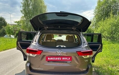 Toyota Highlander III, 2019 год, 4 300 000 рублей, 10 фотография