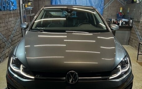 Volkswagen Golf VII, 2018 год, 1 950 000 рублей, 2 фотография