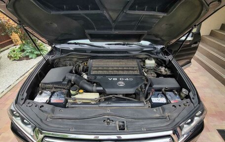 Toyota Land Cruiser 200, 2010 год, 3 200 000 рублей, 10 фотография