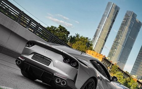 Ferrari 812, 2018 год, 32 990 000 рублей, 4 фотография