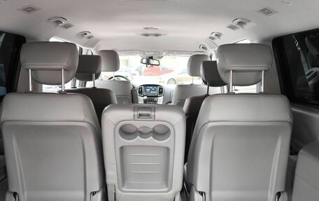 Hyundai Grand Starex Grand Starex I рестайлинг 2, 2019 год, 3 990 000 рублей, 8 фотография