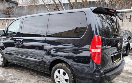 Hyundai Grand Starex Grand Starex I рестайлинг 2, 2019 год, 3 990 000 рублей, 13 фотография