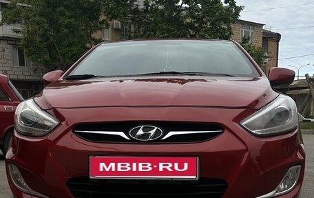 Hyundai Solaris II рестайлинг, 2013 год, 700 000 рублей, 13 фотография