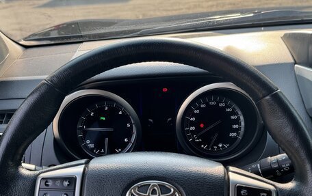 Toyota Land Cruiser Prado 150 рестайлинг 2, 2016 год, 5 300 000 рублей, 7 фотография