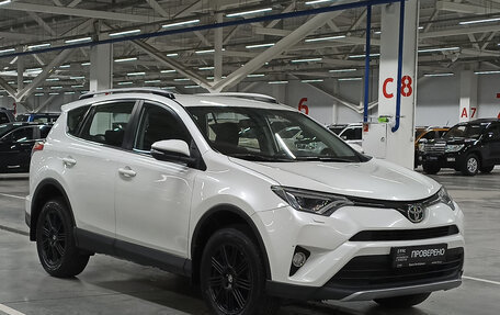 Toyota RAV4, 2017 год, 1 999 900 рублей, 7 фотография
