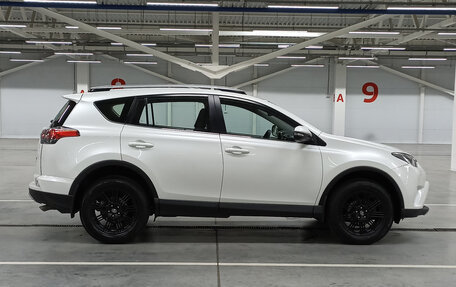Toyota RAV4, 2017 год, 1 999 900 рублей, 8 фотография