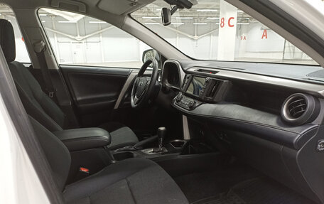 Toyota RAV4, 2017 год, 1 999 900 рублей, 15 фотография