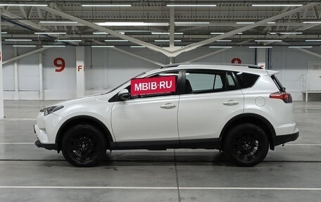 Toyota RAV4, 2017 год, 1 999 900 рублей, 12 фотография
