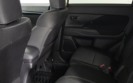 Mitsubishi Outlander III рестайлинг 3, 2021 год, 2 149 000 рублей, 10 фотография