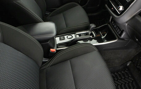 Mitsubishi Outlander III рестайлинг 3, 2021 год, 2 149 000 рублей, 12 фотография