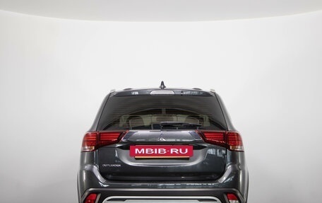 Mitsubishi Outlander III рестайлинг 3, 2021 год, 2 149 000 рублей, 6 фотография