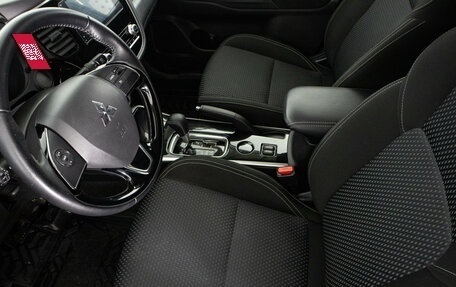 Mitsubishi Outlander III рестайлинг 3, 2021 год, 2 149 000 рублей, 9 фотография
