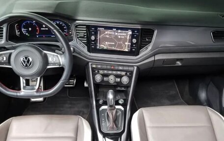 Volkswagen T-Roc I, 2022 год, 2 068 000 рублей, 6 фотография