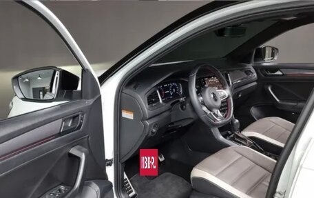Volkswagen T-Roc I, 2022 год, 2 068 000 рублей, 8 фотография