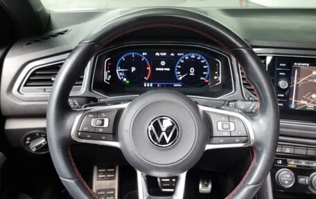 Volkswagen T-Roc I, 2022 год, 2 068 000 рублей, 16 фотография