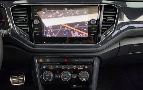 Volkswagen T-Roc I, 2021 год, 2 110 000 рублей, 10 фотография
