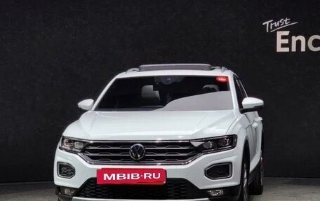 Volkswagen T-Roc I, 2021 год, 2 110 000 рублей, 3 фотография