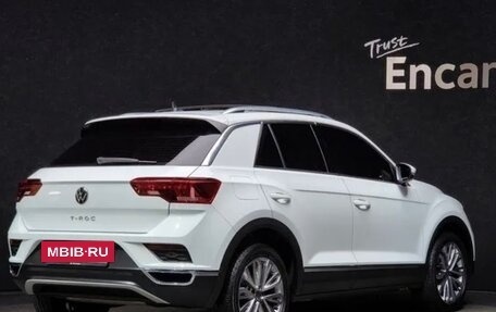 Volkswagen T-Roc I, 2021 год, 2 110 000 рублей, 2 фотография