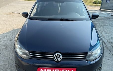 Volkswagen Polo VI (EU Market), 2011 год, 720 000 рублей, 2 фотография