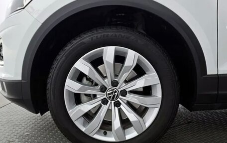 Volkswagen T-Roc I, 2021 год, 2 200 000 рублей, 5 фотография
