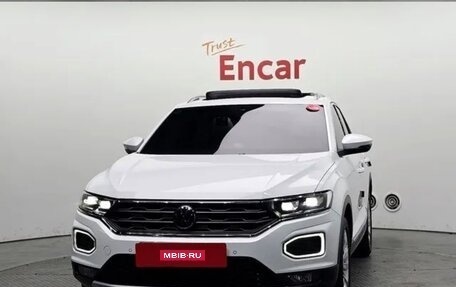 Volkswagen T-Roc I, 2021 год, 2 200 000 рублей, 3 фотография