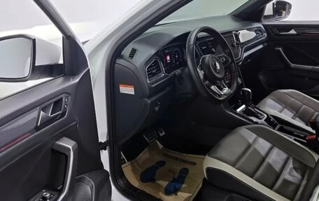 Volkswagen T-Roc I, 2021 год, 2 200 000 рублей, 16 фотография