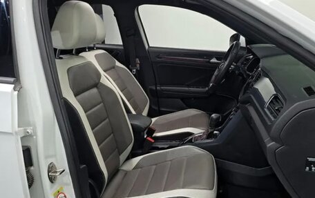 Volkswagen T-Roc I, 2021 год, 2 200 000 рублей, 20 фотография