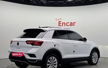Volkswagen T-Roc I, 2021 год, 2 200 000 рублей, 2 фотография