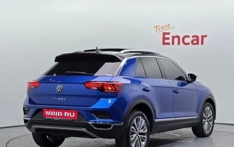 Volkswagen T-Roc I, 2022 год, 2 230 000 рублей, 2 фотография