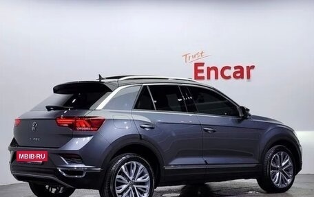 Volkswagen T-Roc I, 2022 год, 2 308 000 рублей, 2 фотография