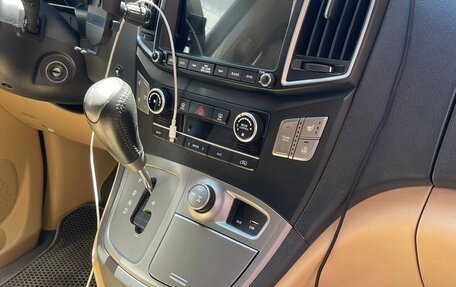 Hyundai Grand Starex Grand Starex I рестайлинг 2, 2017 год, 3 550 000 рублей, 12 фотография