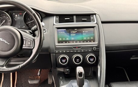 Jaguar E-Pace, 2018 год, 2 600 000 рублей, 19 фотография